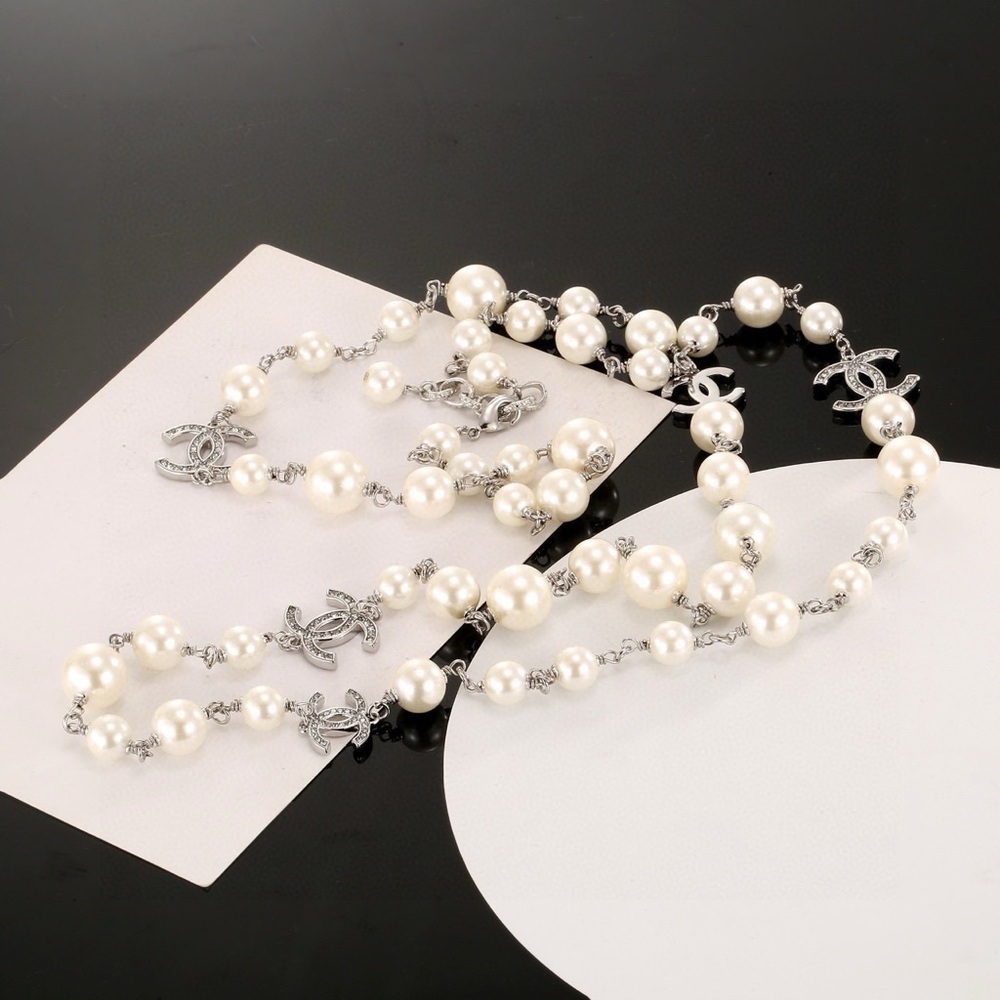 Pearl and Silver Logo-Link Necklace - White